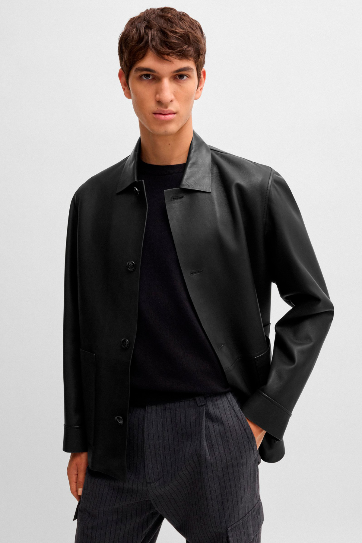 Chaqueta Regular Fit De Piel De Napa Con Cierre De Botones image number 4