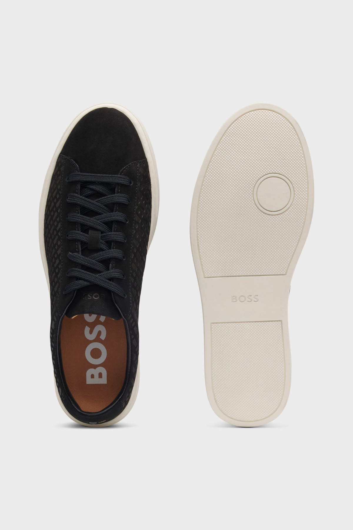 Tenis De Nobuk Con Monogramas Grabados