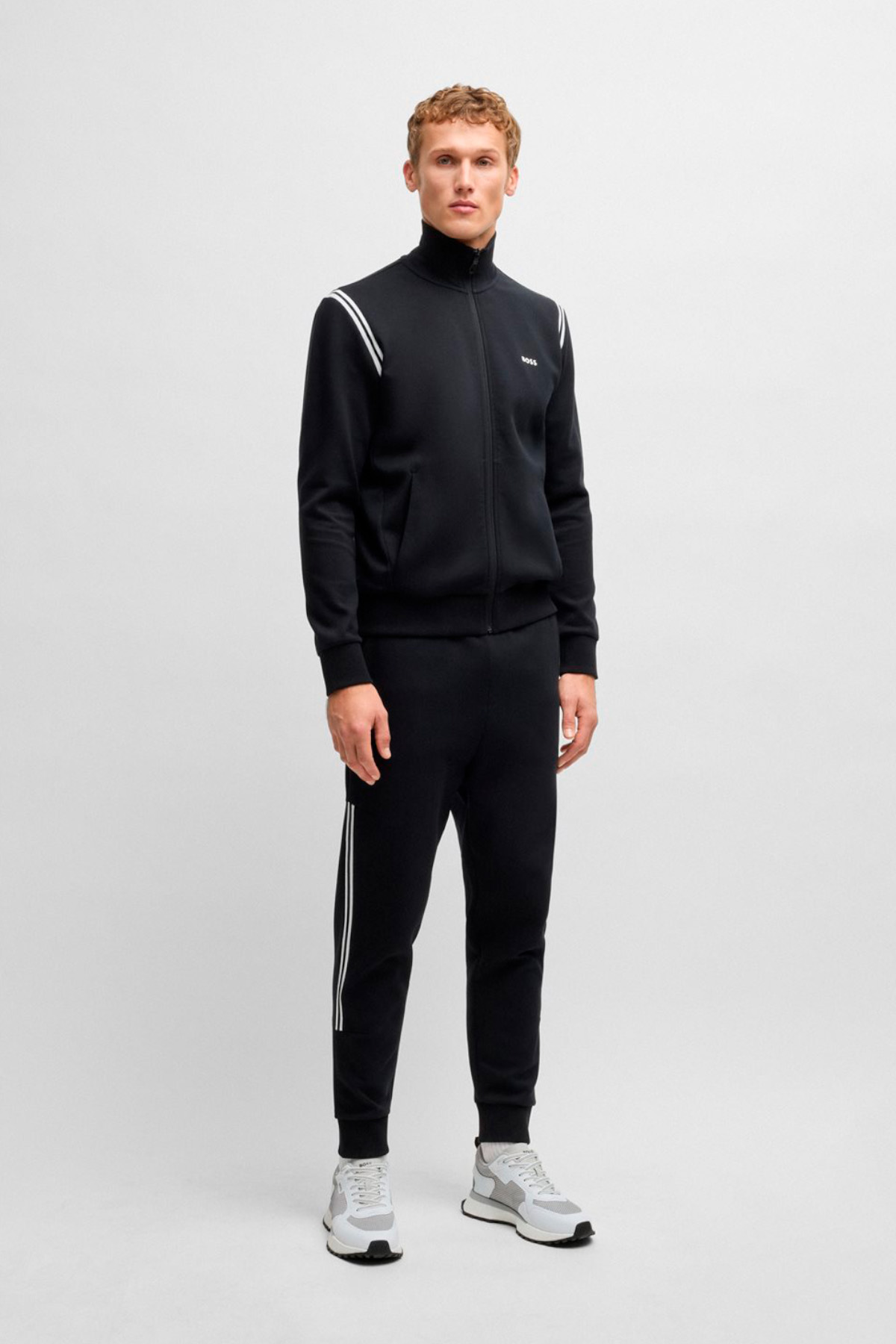 Tenis De Mezcla De Materiales Con Detalles De Malla