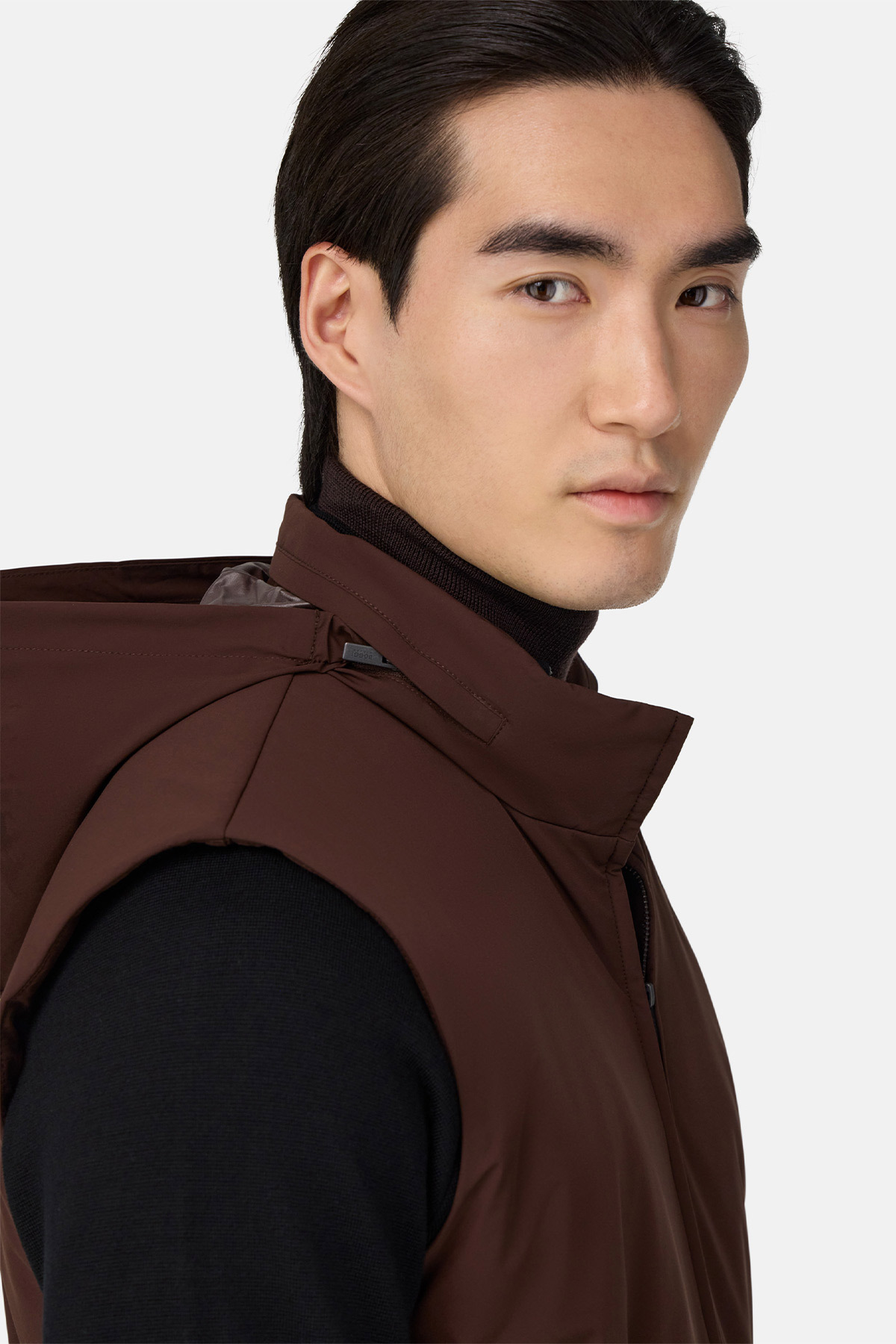 Chaleco En Tejido Técnico Regular Fit image number 1