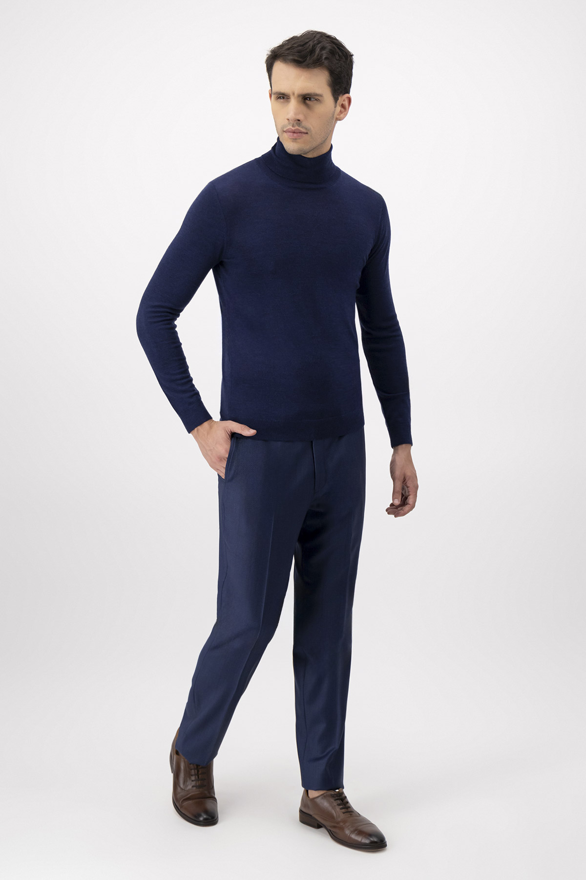 SUÉTER CONTEMPORARY FIT image number 2