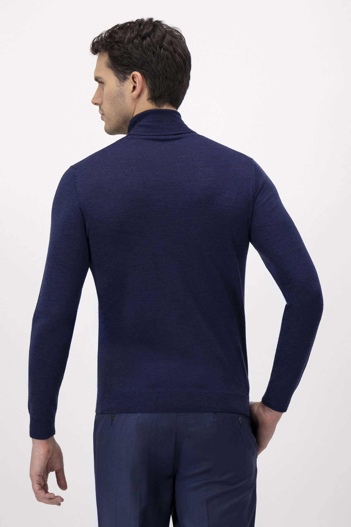 SUÉTER CONTEMPORARY FIT image number 3